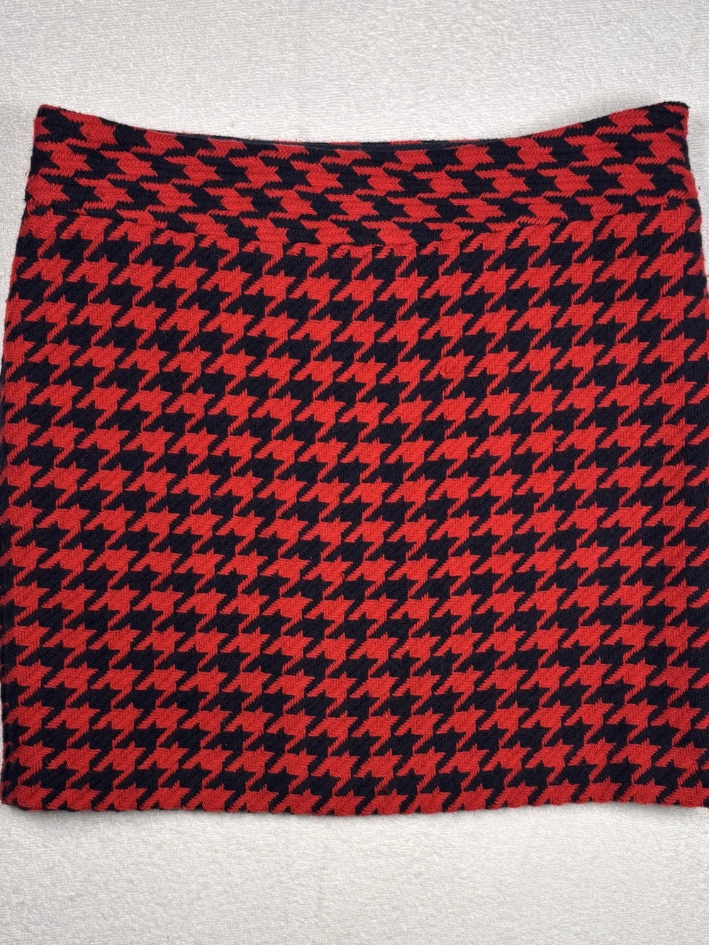 Tommy Hilfiger Houndstooth Mini Skirt in Red & Black Size 6 Like New